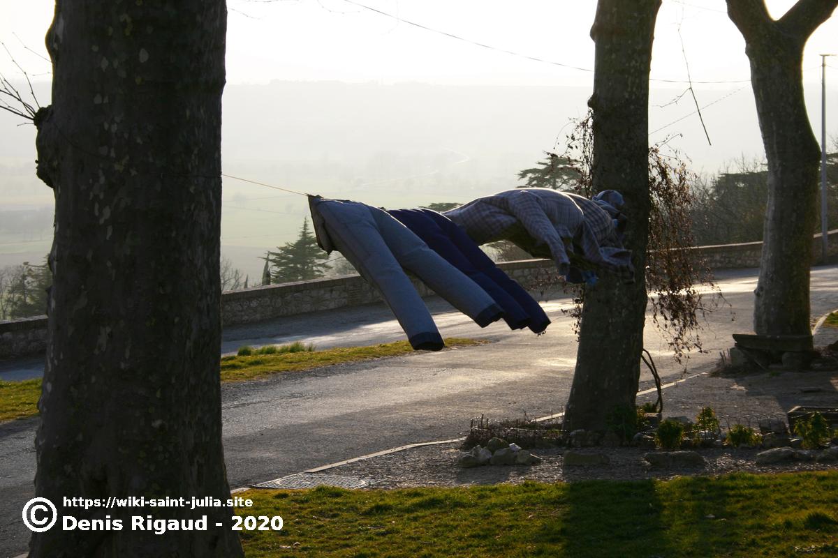 2005_11_linge_au_vent_d_autan_0120cor.jpg