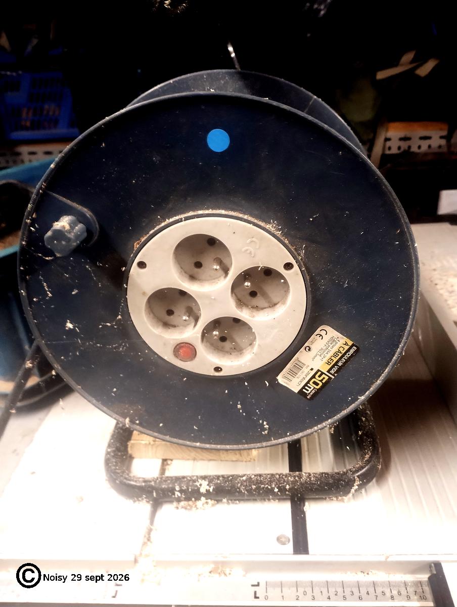 noisy_20260929_7_objets-0100.jpg