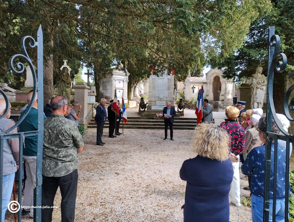 Sur cette photo de 2025, on aperçoit Christian Lagente qui fait un discours. C'est dommage de ne pas avoir la copie de ces discours, renouvelés chaque année