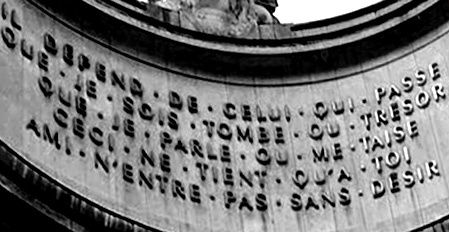 Inscriptioons sur le fronton du Palais de Chaillot, qui abrite le musée de l’Homme à Paris
