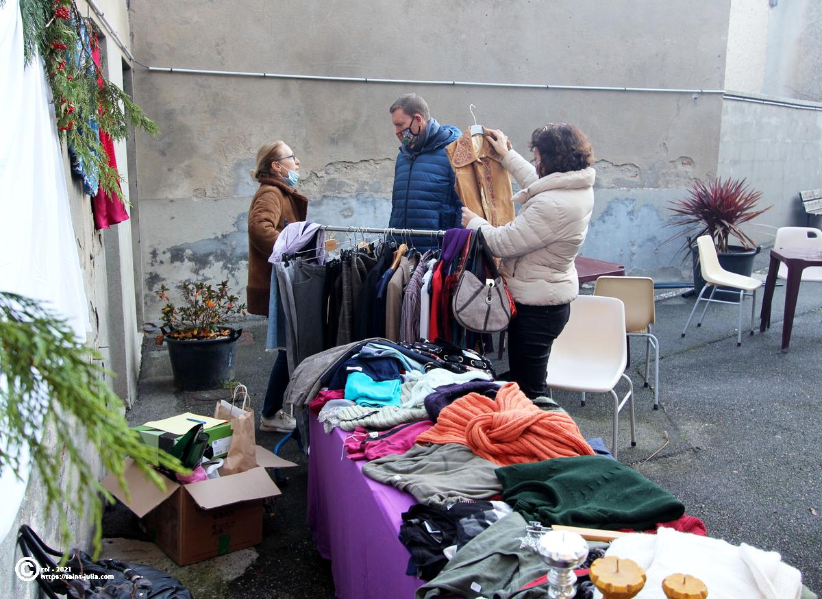 stjulia_20211219_chapons_expo_batrya_vetements_02.jpg