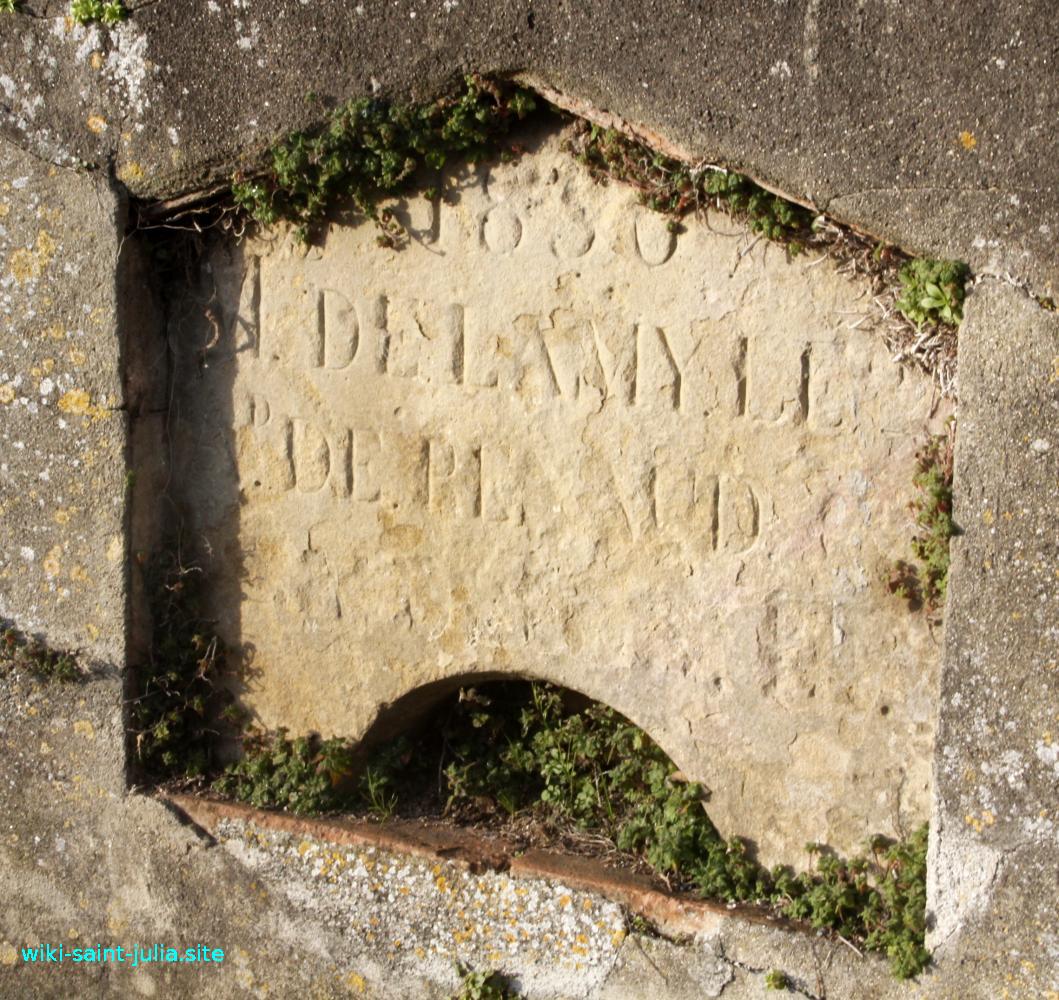 la_mare_plaque.jpg