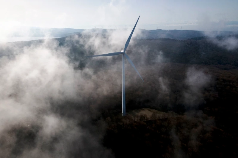 eolienne_brume.webp