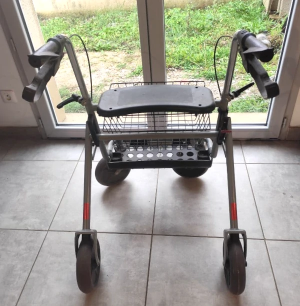 stjulia_20251106_deambulateur.webp